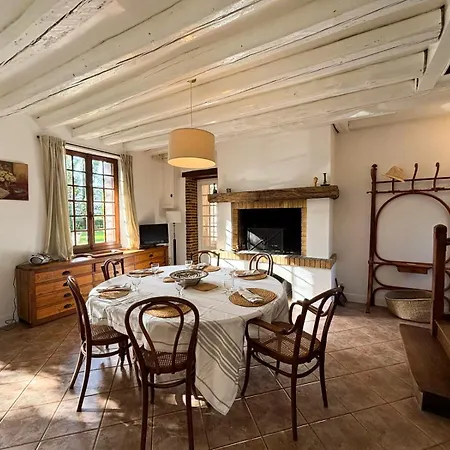 La Maison Du Tilleul Avec Piscine Couverte Chauffee Holiday home Saint-Sulpice-Sur-Risle
