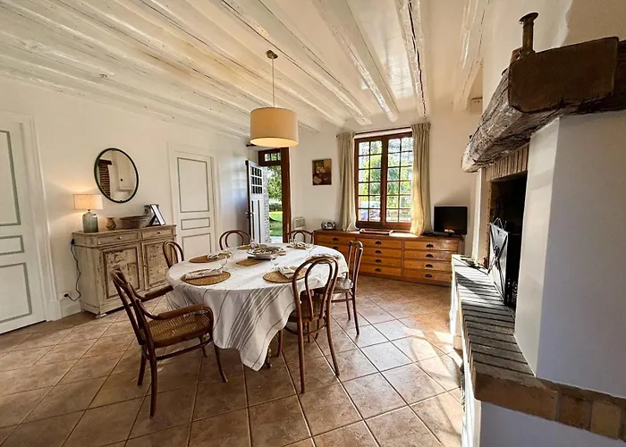 La Maison Du Tilleul Avec Piscine Couverte Chauffee