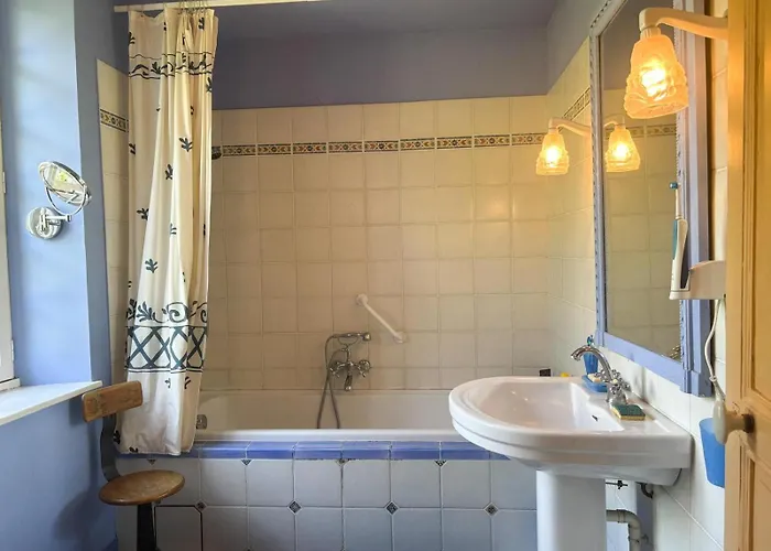 La Maison Du Tilleul Avec Piscine Couverte Chauffee 펜션